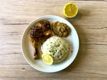 Yassa au poulet préparé par Les Délices Ivoiriens